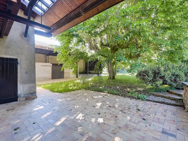 Vends corps de ferme - 199 m² - 8 pièces, 6 chambres - Cailloux-sur-Fontaines 69270