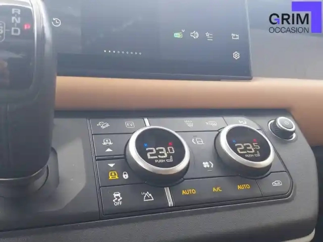 Land Rover Defender 110 p400e phev bva8 x-dynamic — photo 9