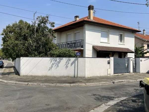 Maison de 140 m² avec piscine - Les Vennes, Bourg-en-Bresse.