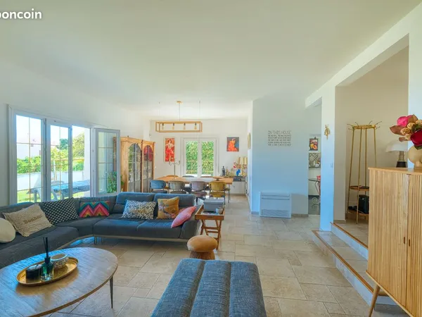 Maison 9 pièces 225 m²