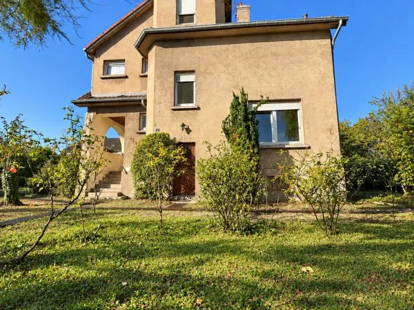 HAGONDANGE: maison avec cachet sur environ 12 ares de terrain