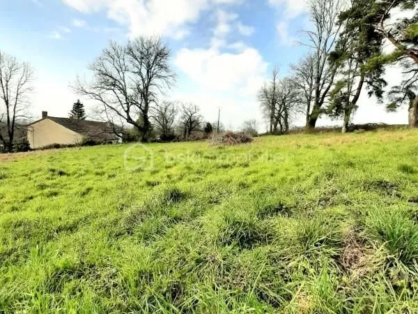 Terrain 2 390 m² Montrol Senard