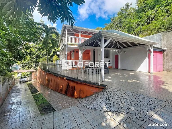 Local 120 m² LE GOSIER