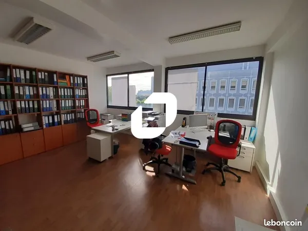 Bureau 200 m²