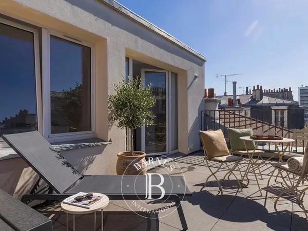 Faidherbe - Paul Bert / Triplex en dernier étage - terrasse