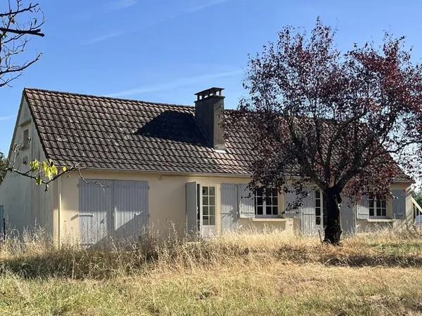 Jolie métaierie sur 5000m2 de terrain (à rénover)