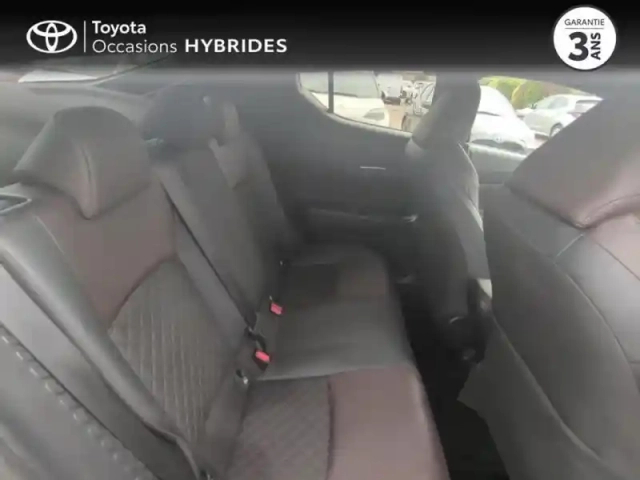 Toyota C-Hr 122h distinctive 2wd e-cvt rc18 — photo 7