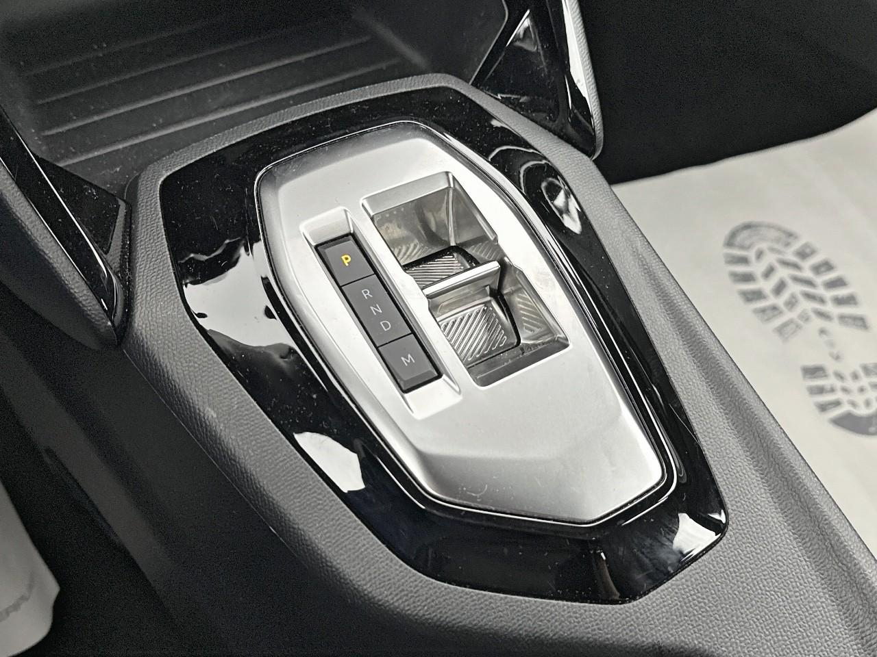 Peugeot 2008 hybrid 145 e-dcs6 style — photo 29