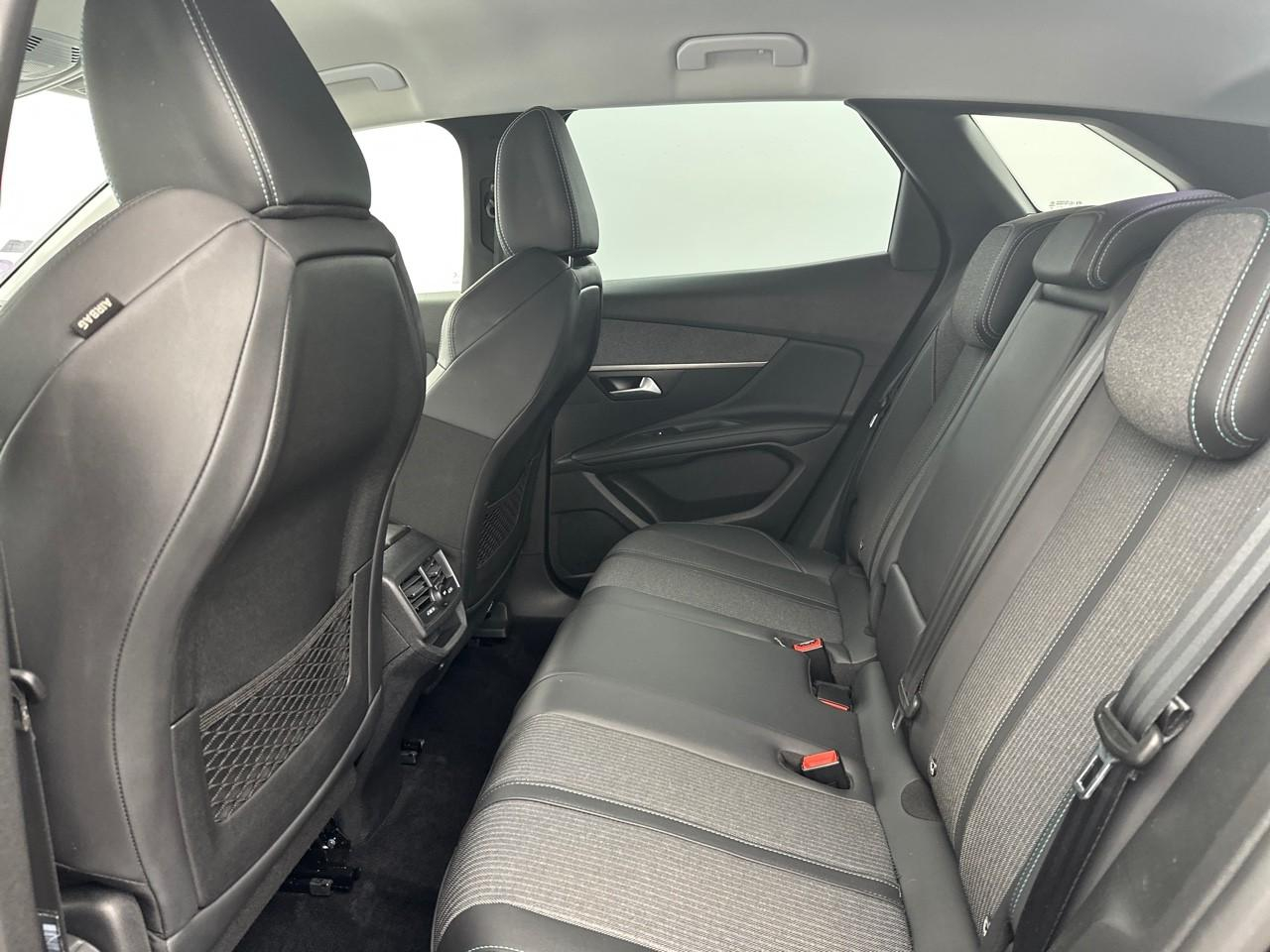 Peugeot 3008 puretech 130ch s&s eat8 allure pack — photo 12