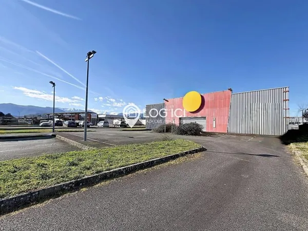 COARRAZE - Vente Murs commerciaux idéalement placés, libre d
