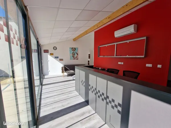 Local commercial 225 m²