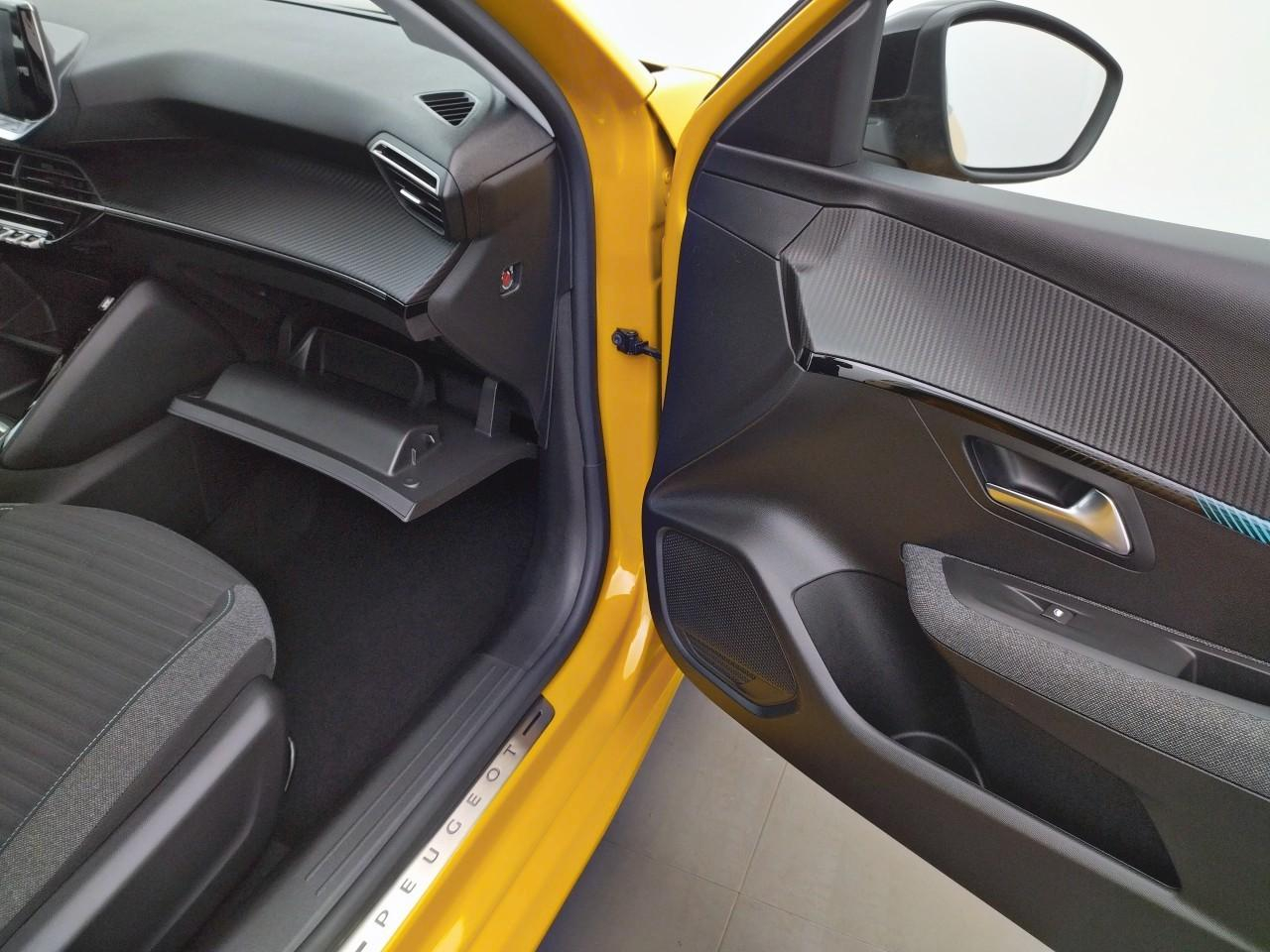 Peugeot 208 puretech 100 s&s bvm6 style — photo 25