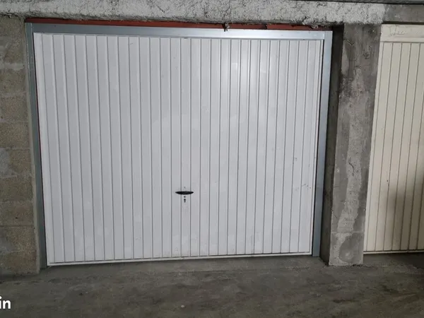 2 garages loués