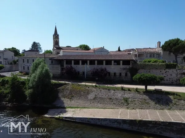 PORT SAINTE FOY ET PONCHAPT : Ensemble immobilier de caractère avec vue sur la Dordogne