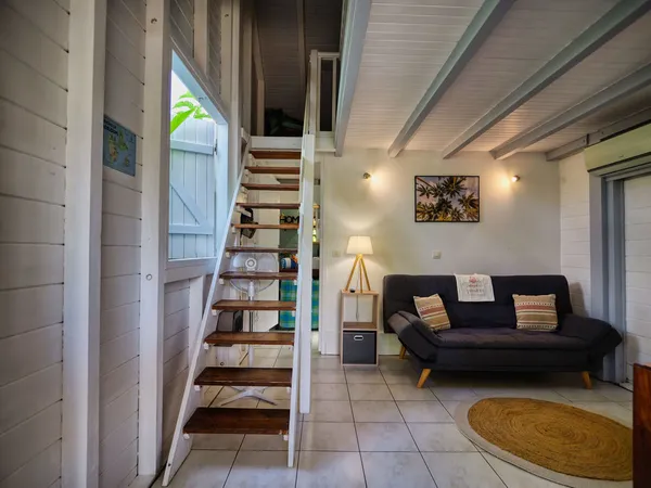 STUDIO EN MEZZANINE AVEC PISCINE