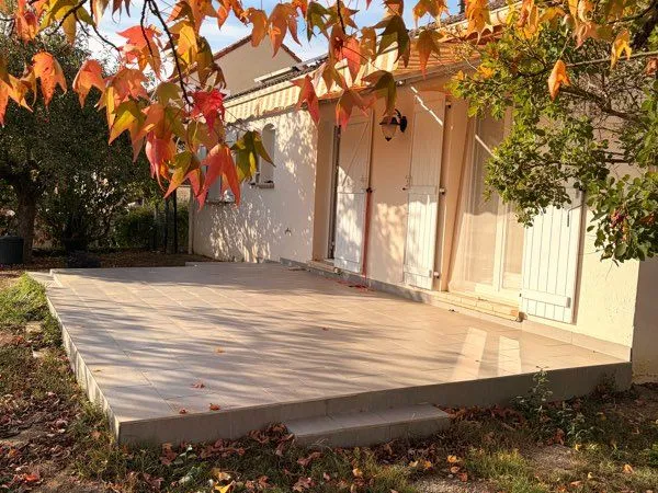 Exclusivité - Plain-pied DPE B sur 12 ares : PAC + Solaire, Garage, Verger et Dépendance en dur 20 m