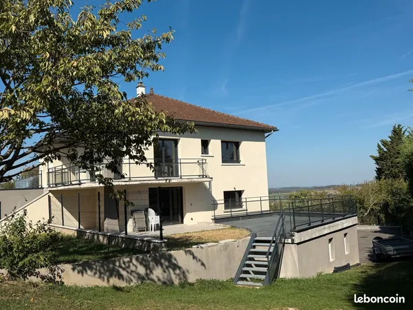 HEYRIEUX - 122 m² - 3 chambres - 242 m² d'extérieurs - Double garage - Vue dégagée