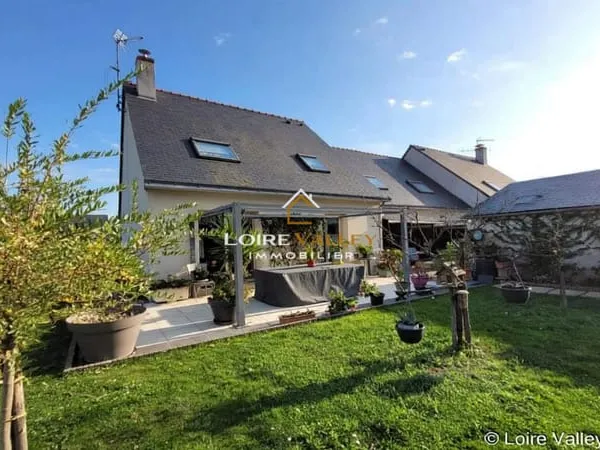 Maison avec vie de plain pied centre bourg Saint Mathurin su