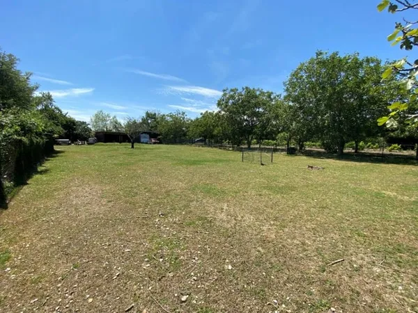 Terrain 2000 m²