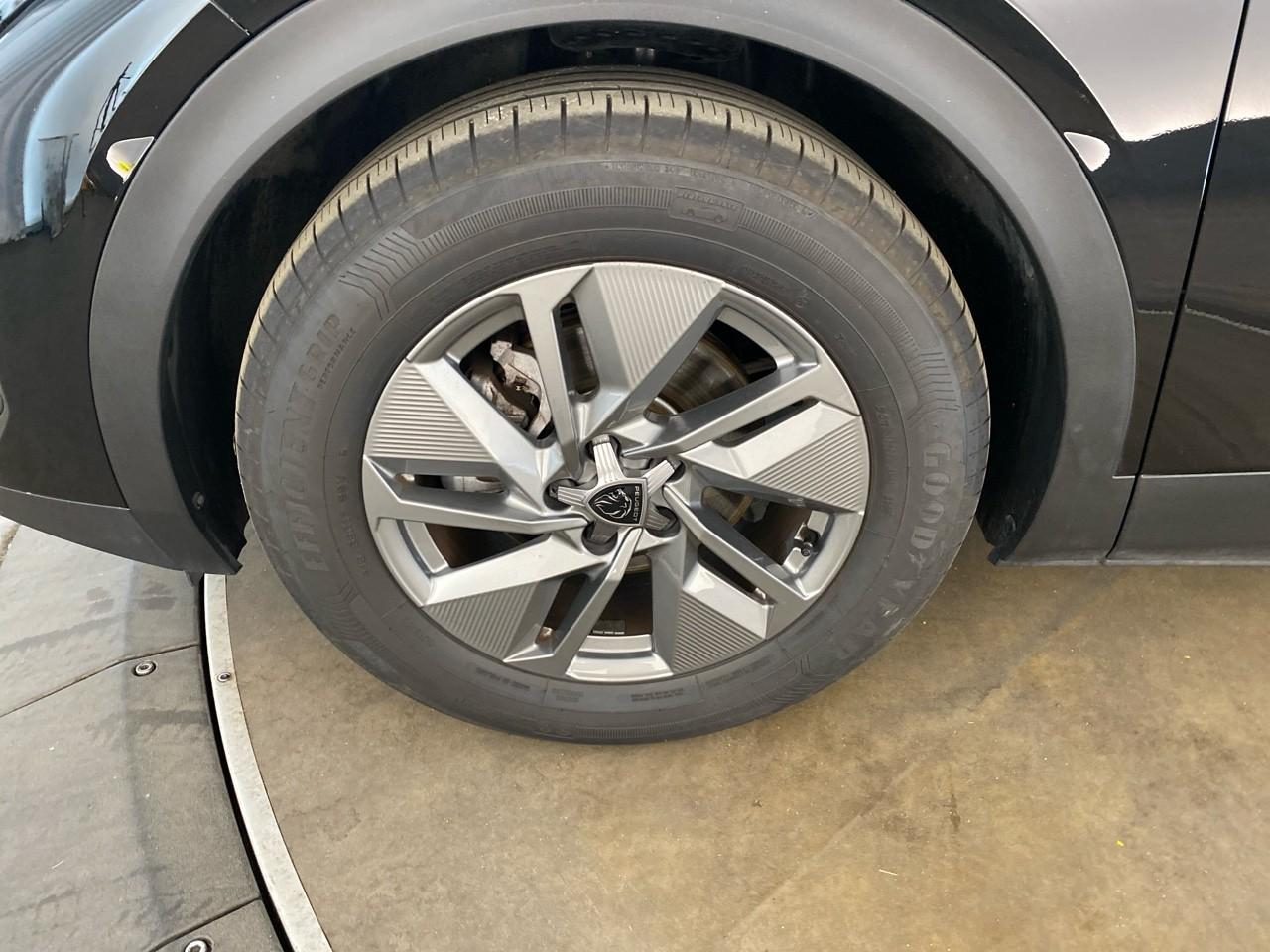 Peugeot 408 hybrid 145 e-dcs6 allure — photo 11