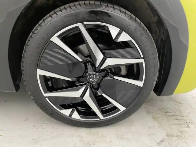 Peugeot 208 puretech 100 s&amp;s bvm6 — photo 17