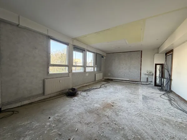 Local professionnel 61 m²