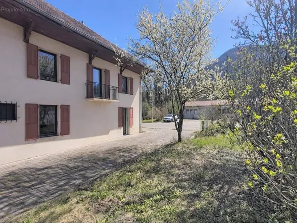 Maison de village avec jardin - Cusy Centre