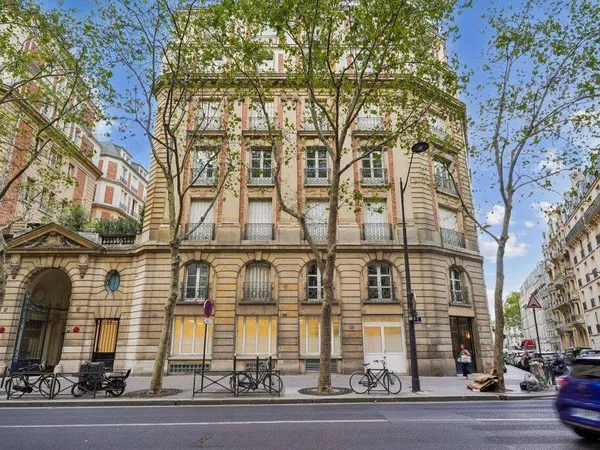 Local 225 m²