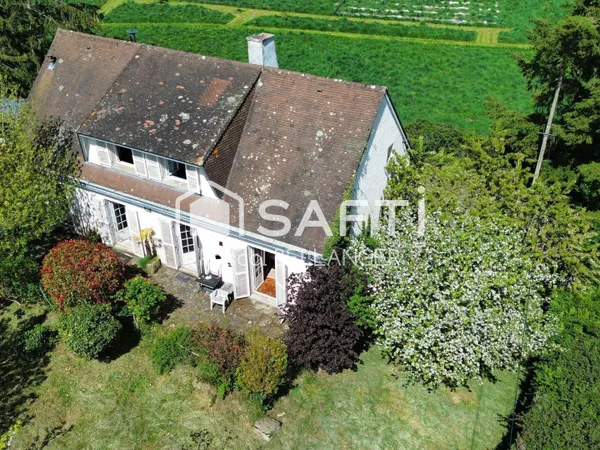 45 Minutes par A89 de Clermont-Ferrand.Au RC, Une chambre et salle de bain wc. maison de 5 pièces of