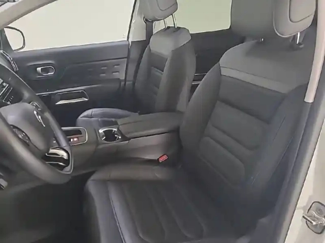 Citroën C5 Aircross hybride rechargeable 225 e-eat8 — photo 31