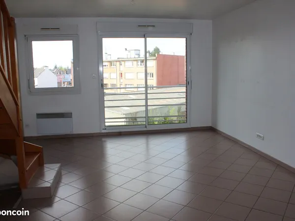 Appt avec balcon et parking ferme