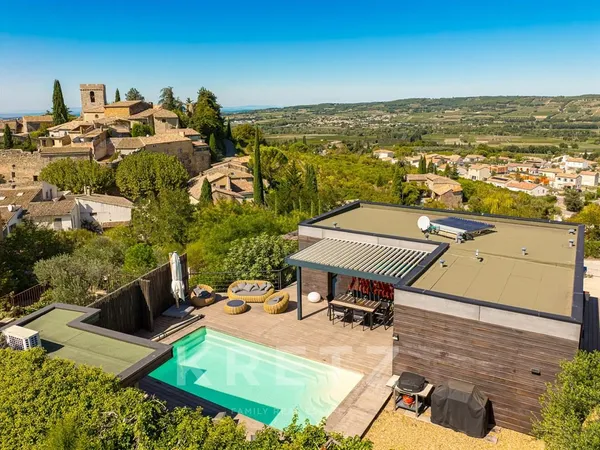 À quelques minutes de Vaison-la-Romaine, une parenthèse contempo