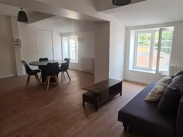 T3 meublé rénové - 75 m² - 2 chambres - Saint-Chamond centre