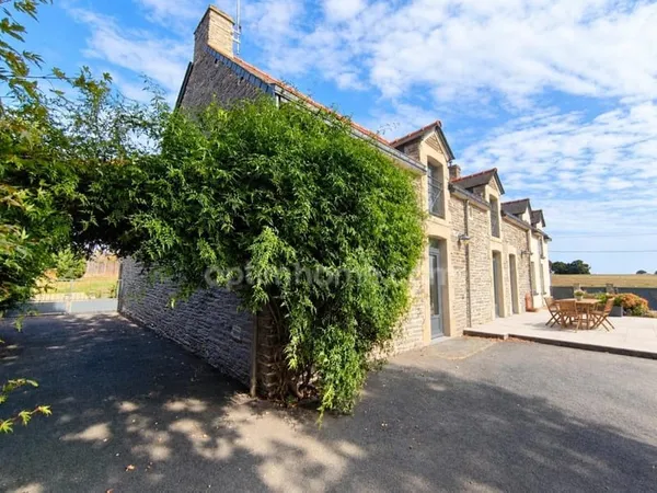 Maison en pierre avec dépendances - 240 m²- SAINT JUST (35)