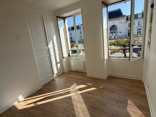 À louer studio 35 m2 face a la gare sncf