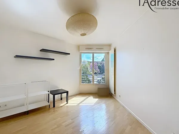 Suresnes limite Puteaux - Studio 23 m²