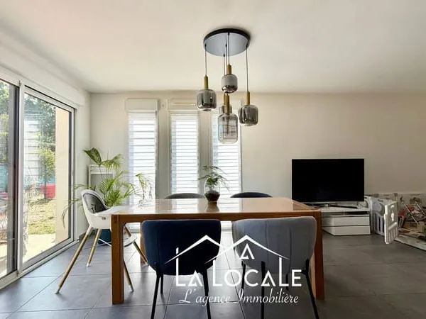 Au calme! A vendre maison récente avec jardin et garage Li