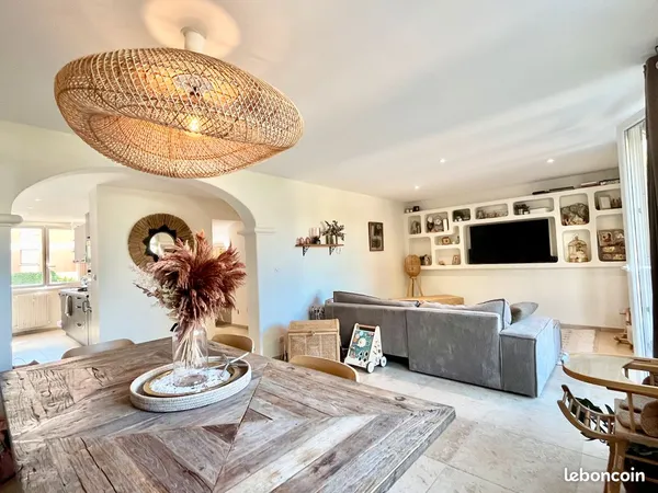 Appartement 4 pièces 80 m² - SAINT RAPHAEL - Balcon + parking