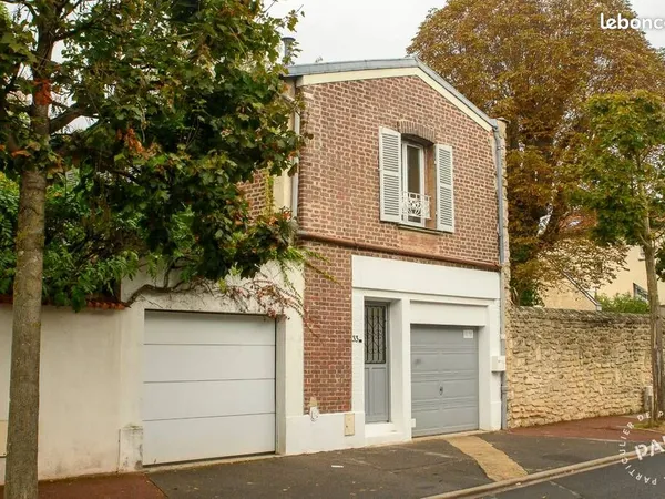 Maison de ville avec terrasse et garage, 3 chambres St Maur Le Parc