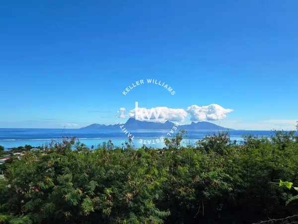 OPPORTUNITÉ À PUNAAUIA · APPARTEMENT ATYPIQUE AVEC VUE MOOREA