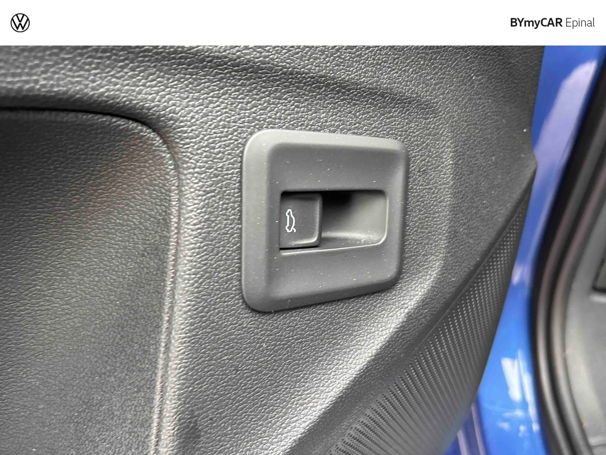Volkswagen T-Roc 1.5 eTSI EVO2 Hybrid 150 ch DSG7 — photo 17