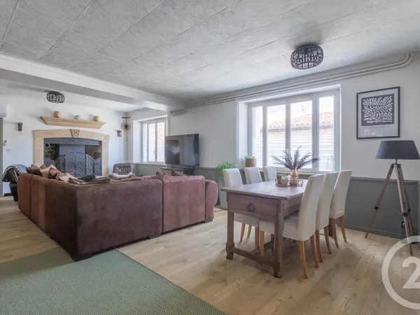 Maison 9 pièces 240 m²