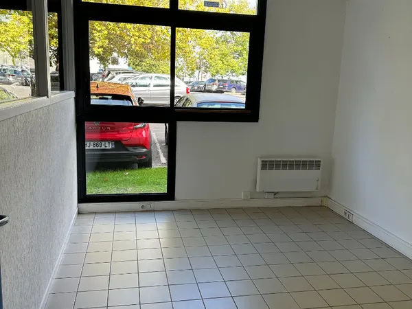 À LOUER Bureaux 41 m² en rez-de-chaussée Vannes, centre d'affaires