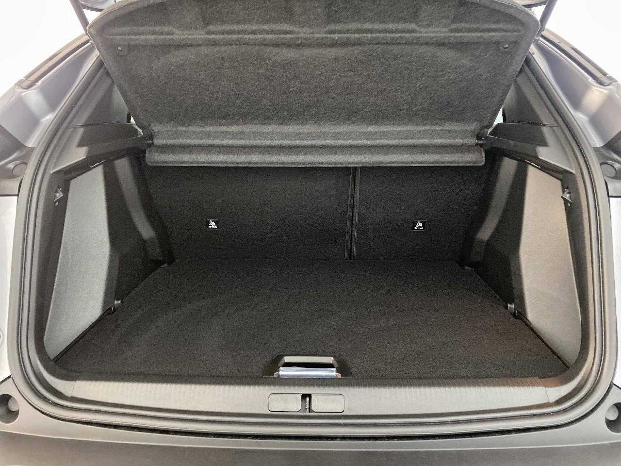 Peugeot 2008 hybrid 145 e-dcs6 gt — photo 6