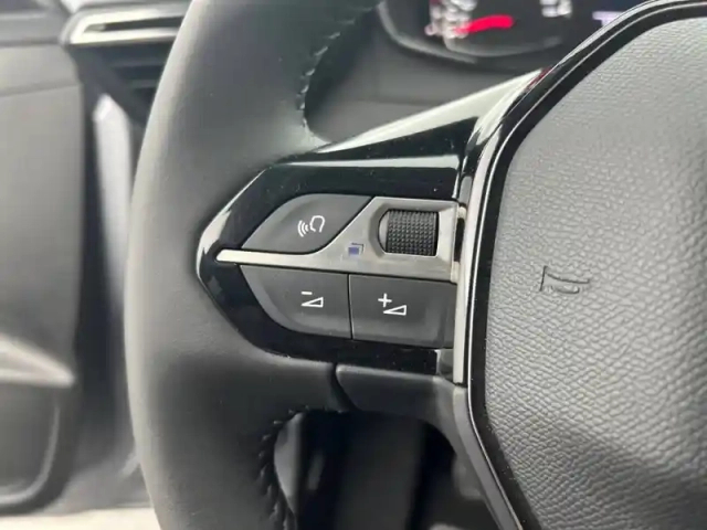 Peugeot 208 puretech 75 s&amp;s bvm5 — photo 90