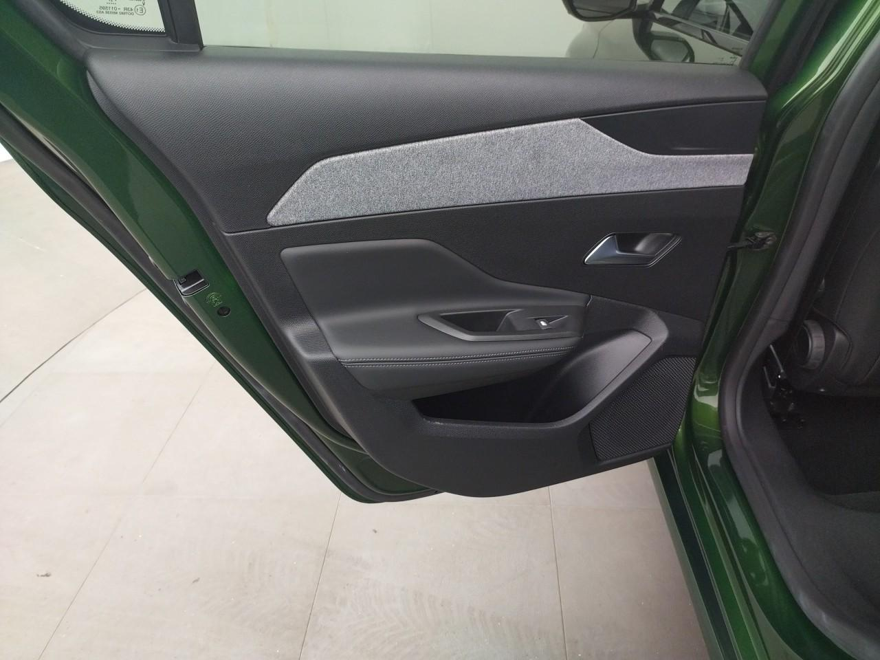 Peugeot 308 phev 180 e-eat8 allure pack — photo 24