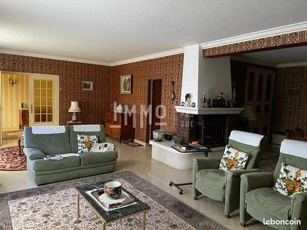 Maison 10 pièces 231 m²
