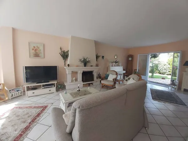 Maison 8 pièces 218 m²