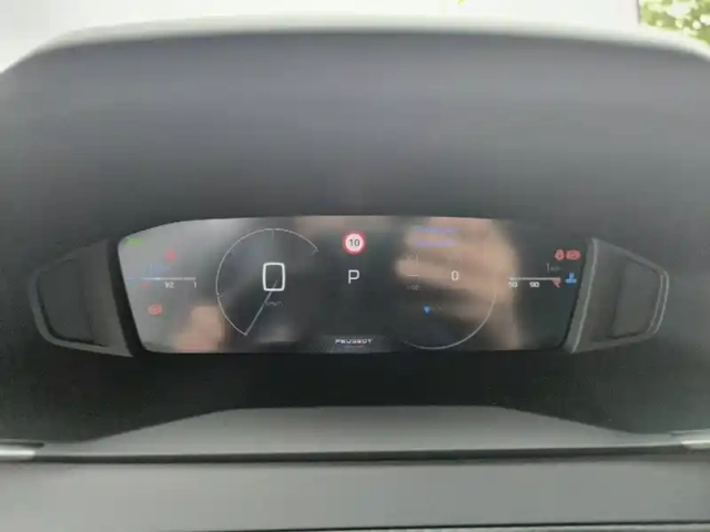 Peugeot 208 hybrid 110 ch e-dcs6 — photo 10