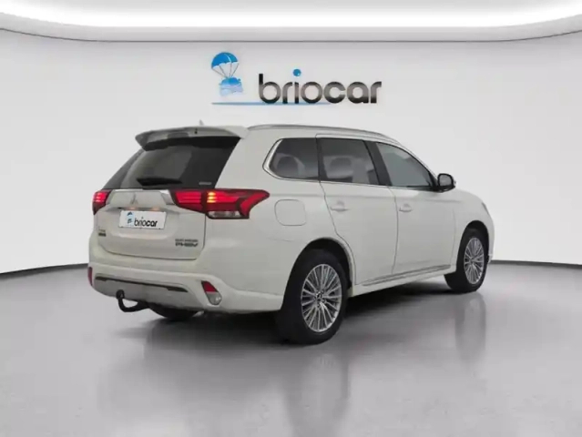 Mitsubishi Outlander phev twin motor intense 4wd + attelage — photo 5